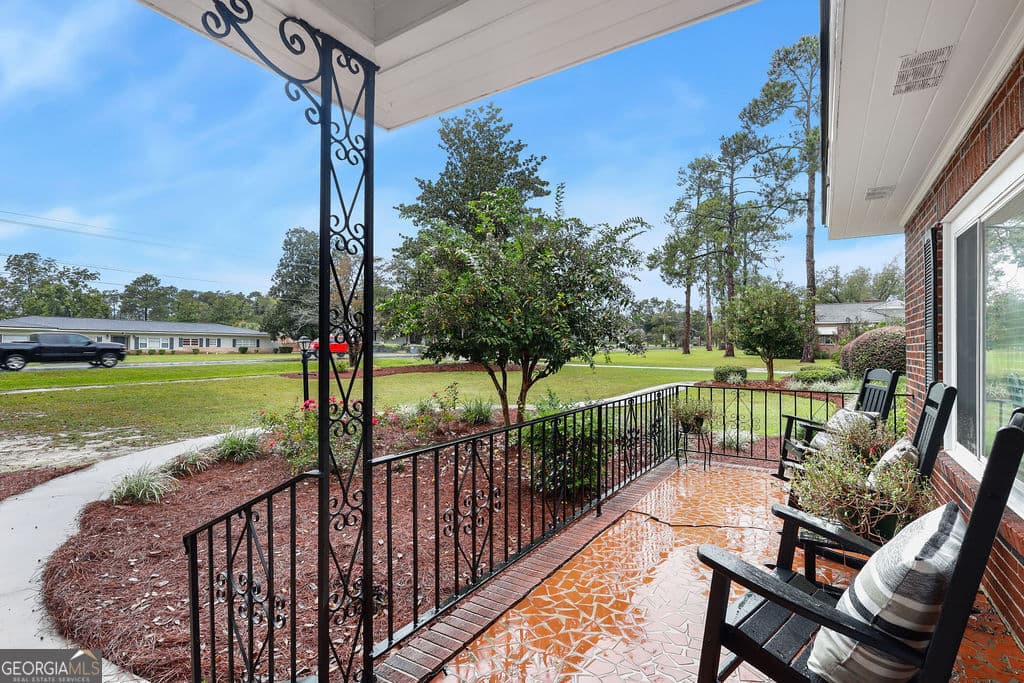 3 bedroom, 2.5 bathroom, 2,163 sq ft single family residence for sale at 525 S Lewis Street, Metter, GA 30439 — photo 6