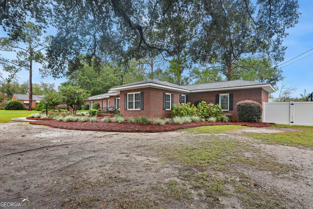 3 bedroom, 2.5 bathroom, 2,163 sq ft single family residence for sale at 525 S Lewis Street, Metter, GA 30439 — photo 3