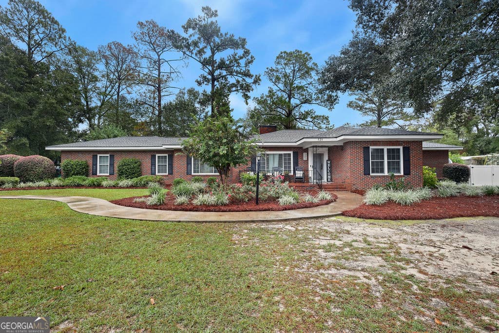 3 bedroom, 2.5 bathroom, 2,163 sq ft single family residence for sale at 525 S Lewis Street, Metter, GA 30439
