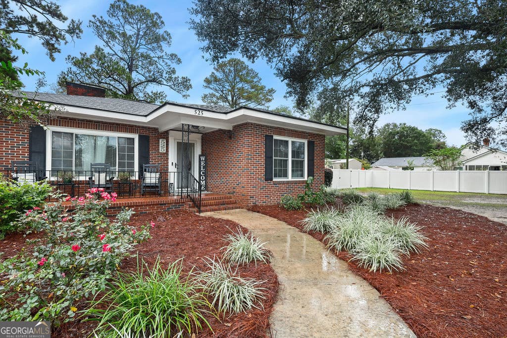 3 bedroom, 2.5 bathroom, 2,163 sq ft single family residence for sale at 525 S Lewis Street, Metter, GA 30439 — photo 5