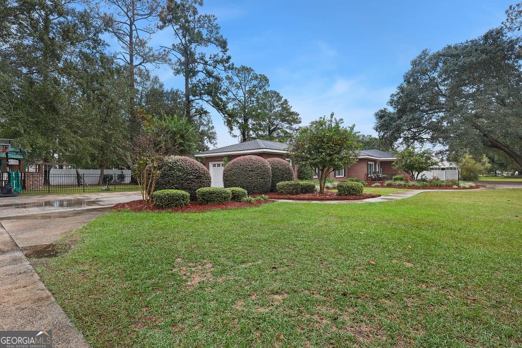 3 bedroom, 2.5 bathroom, 2,163 sq ft single family residence for sale at 525 S Lewis Street, Metter, GA 30439 — photo 4