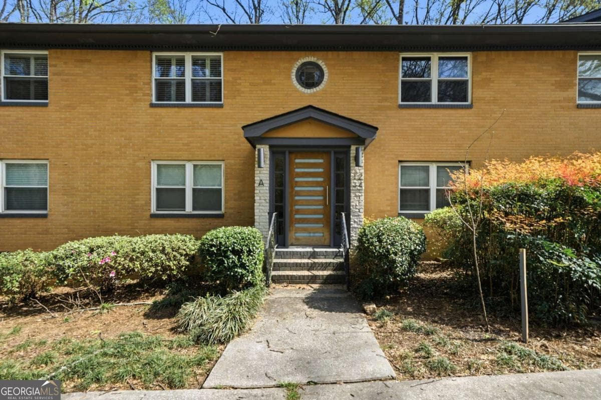 2 bedroom, 2 bathroom, 1,014 sq ft condominium for sale at 1010 Scott Boulevard A2, Decatur, GA 30030 — photo 1 of 25