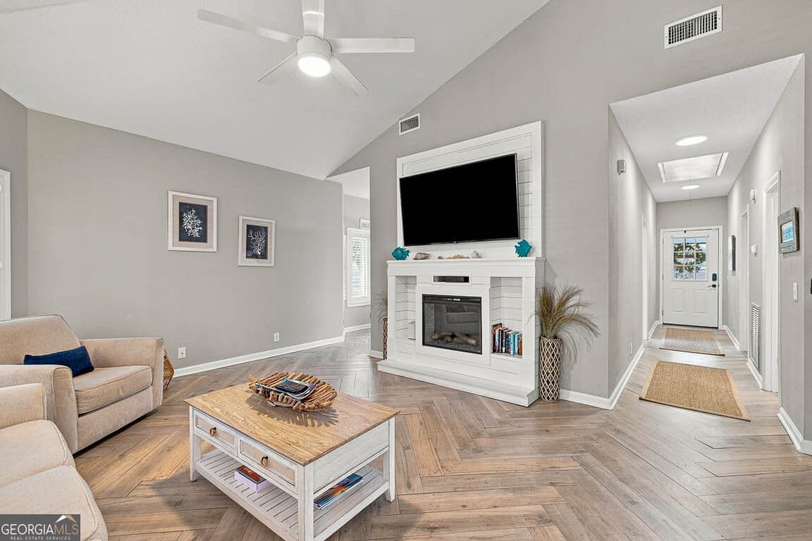 3 bedroom, 2 bathroom, 1,479 sq ft single family residence for sale at 222 Circle Drive, St. Simons, GA 31522 — photo 2