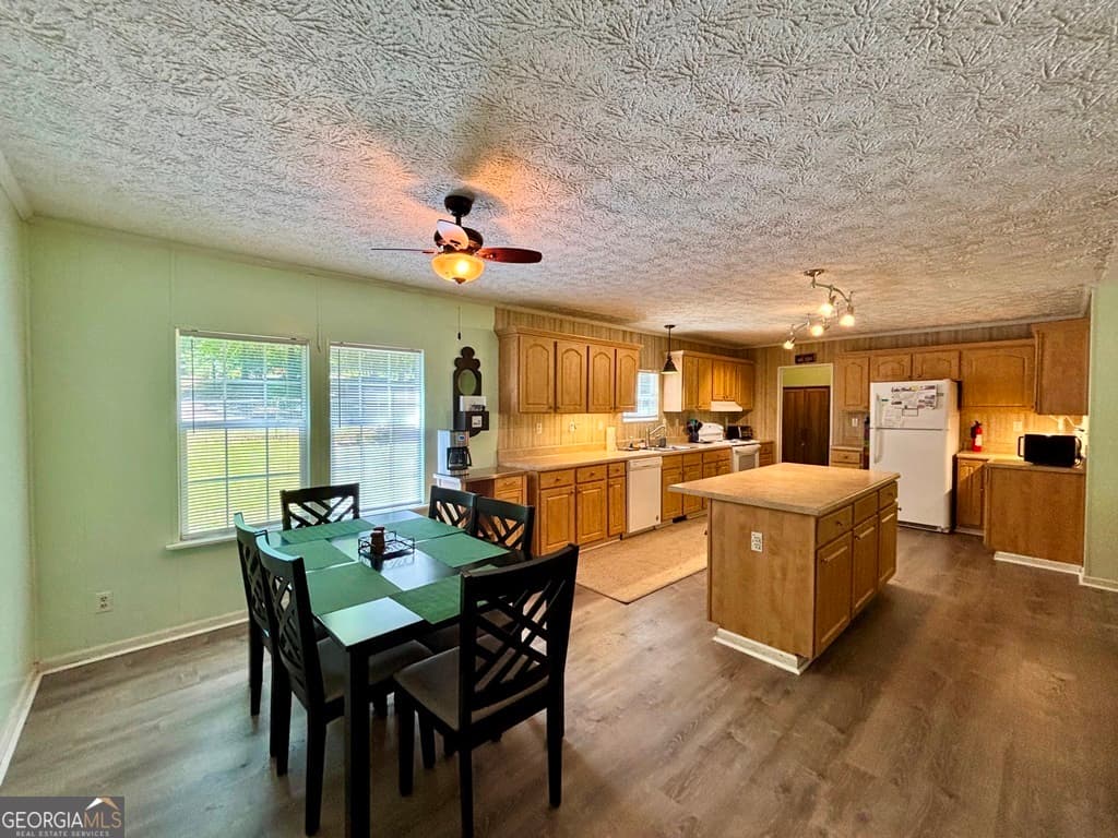 3 bedroom, 2 bathroom, 1,620 sq ft manufactured home,single family residence for sale at 110 Oconee Drive, Sparta, GA 31087 — photo 9