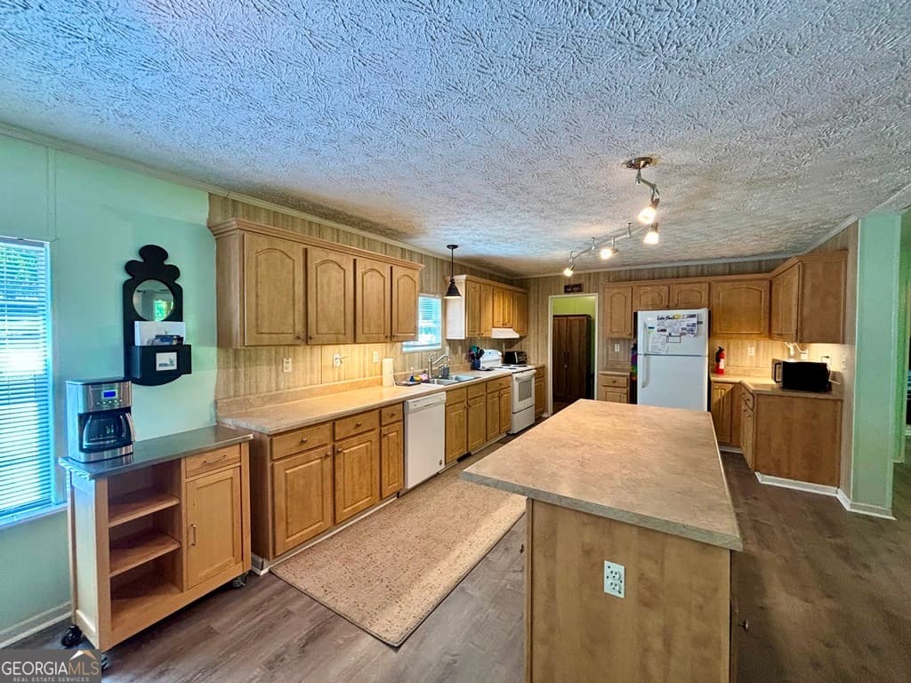3 bedroom, 2 bathroom, 1,620 sq ft manufactured home,single family residence for sale at 110 Oconee Drive, Sparta, GA 31087 — photo 4