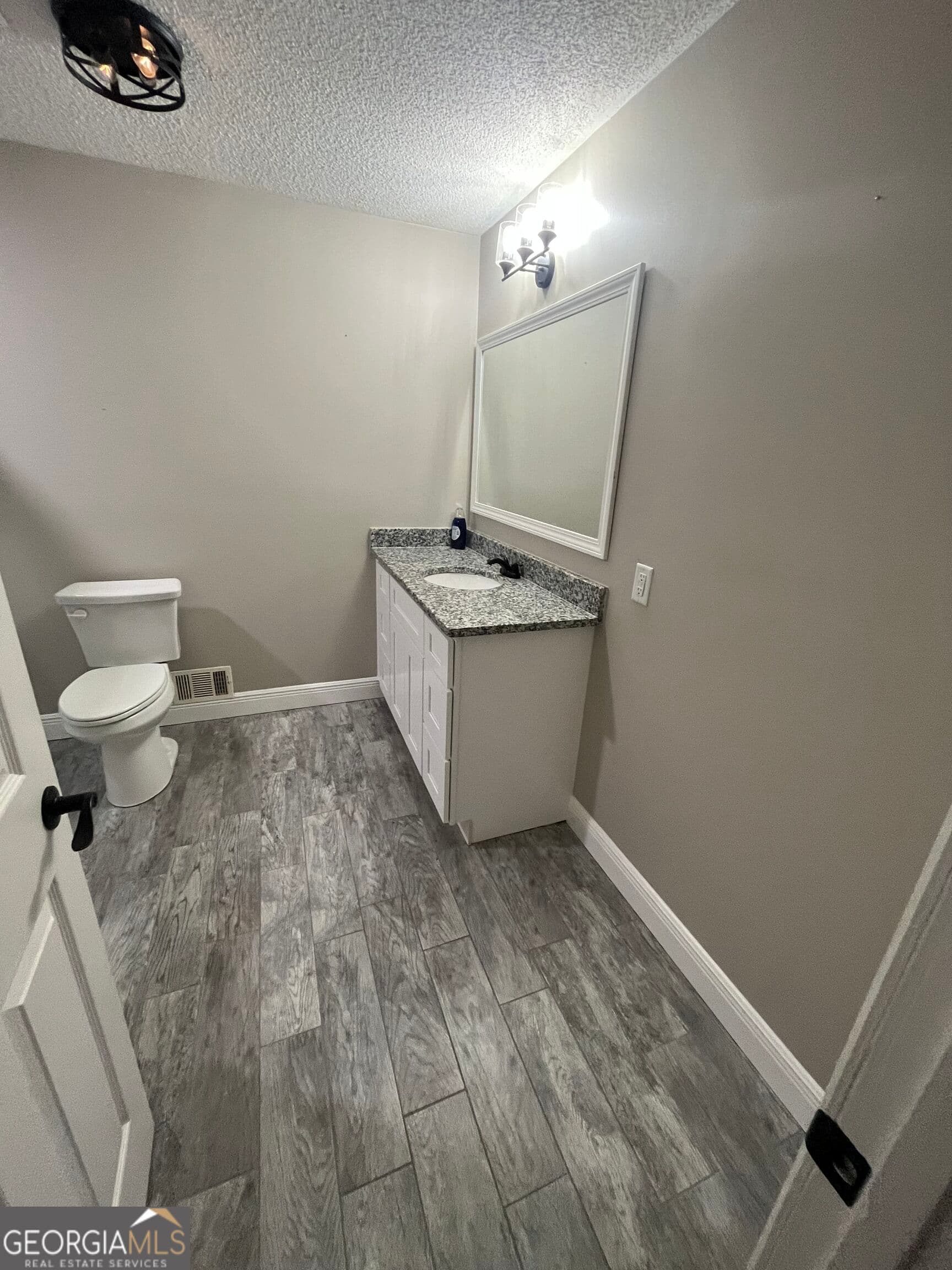 4 bedroom, 3 bathroom, 3,000 sq ft single family residence for rent at 55 Nickel Road, Jasper, GA 30143 for $2,500 a month — photo 5