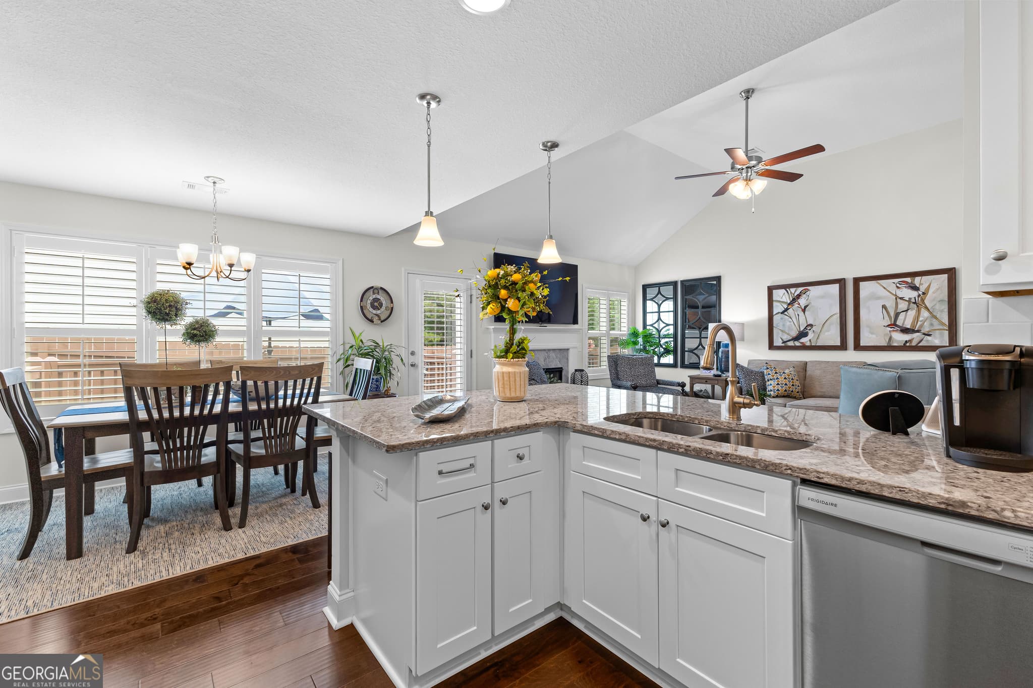 4 bedroom, 3 bathroom, 2,279 sq ft single family residence for sale at 557 Lago Court, Lagrange, GA 30241 — photo 7