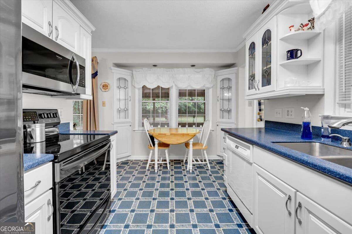 3 bedroom, 2 bathroom, 1,570 sq ft single family residence for sale at 2940 Athens Highway, Madison, GA 30650 — photo 7