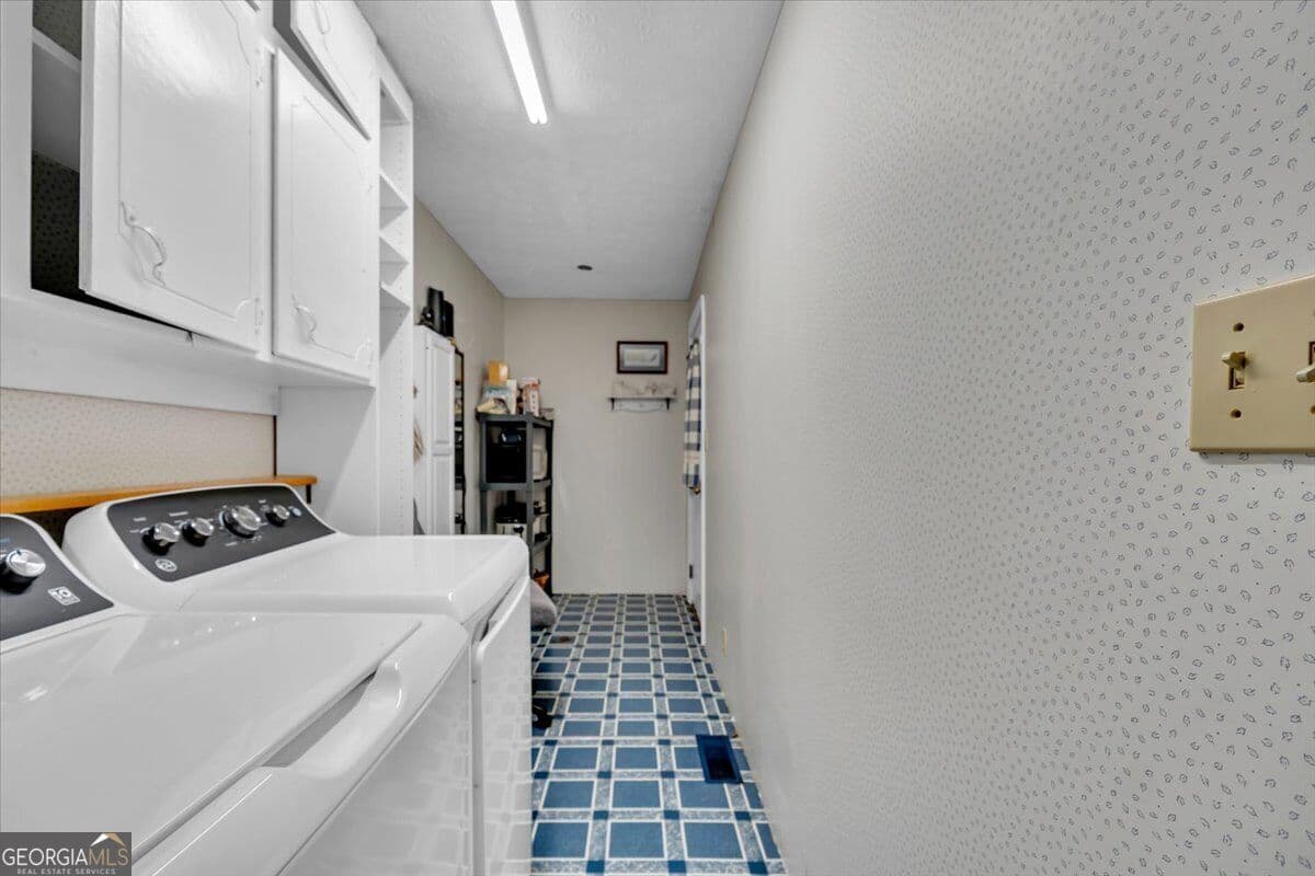 3 bedroom, 2 bathroom, 1,570 sq ft single family residence for sale at 2940 Athens Highway, Madison, GA 30650 — photo 8