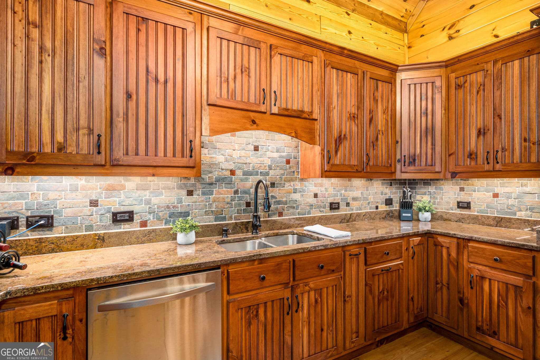 3 bedroom, 2.5 bathroom, 2,922 sq ft cabin,single family residence for sale at 31 High Cliff Road, Jasper, GA 30143 — photo 8