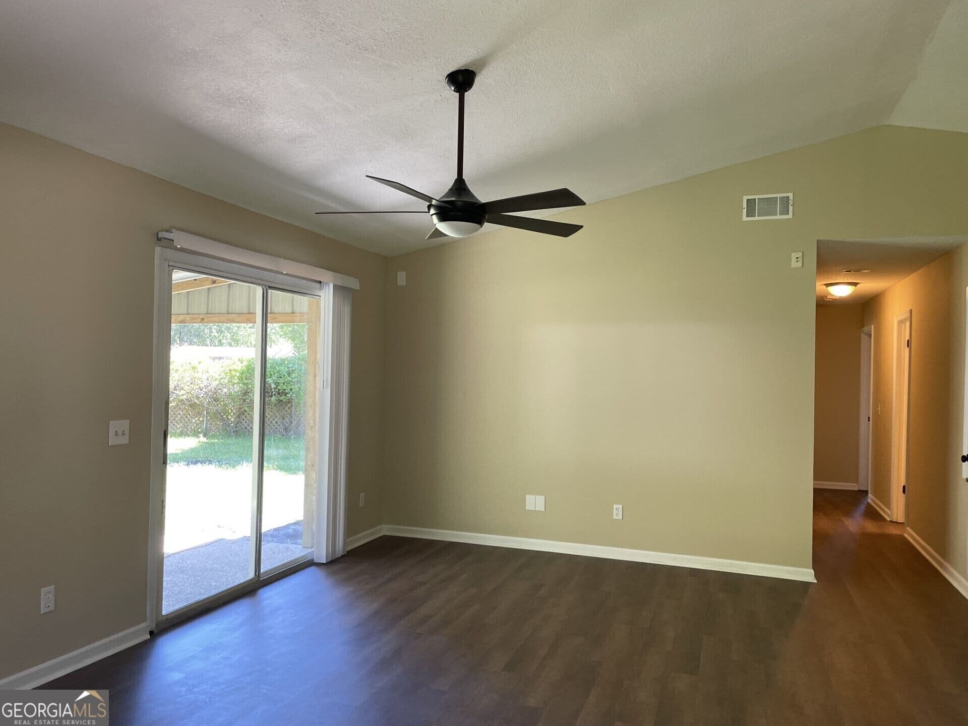 3 bedroom, 2 bathroom, 1,524 sq ft single family residence for sale at 106 Royal Circle, Kingsland, GA 31548 — photo 8