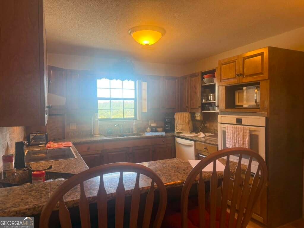 3 bedroom, 3 bathroom, 2,038 sq ft single family residence for sale at 263 Cove Drive, Abbeville, AL 36310 — photo 5
