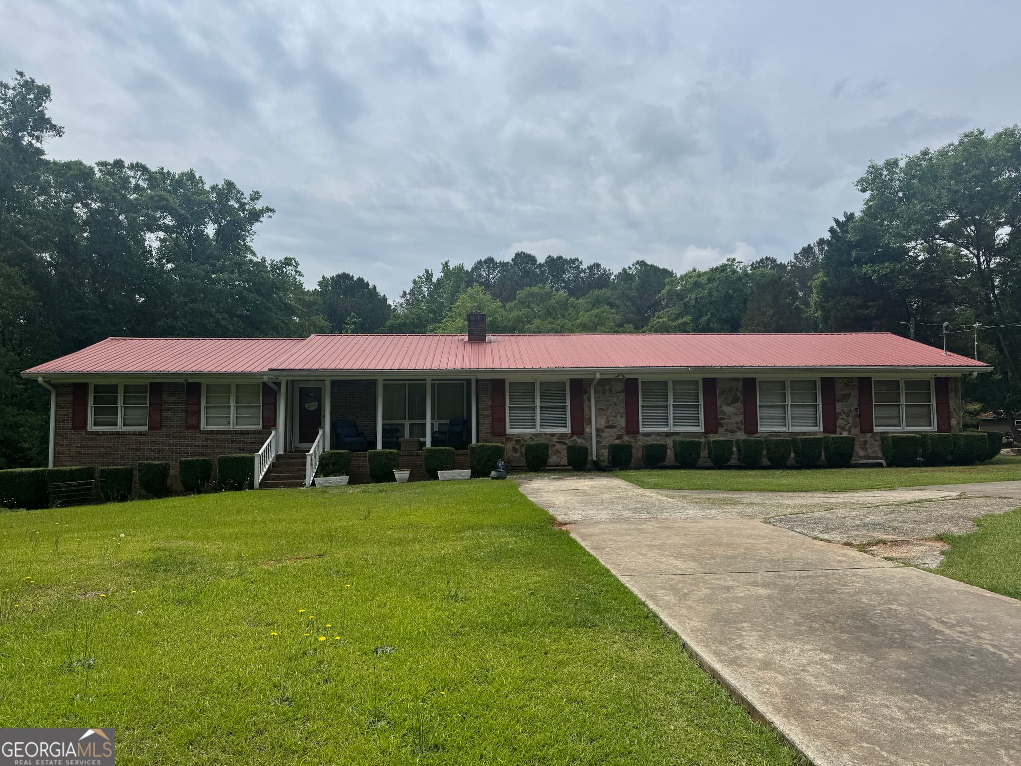 4 bedroom, 3 bathroom, 2,982 sq ft single family residence for sale at 558 Old Brent Road, Forsyth, GA 31029
