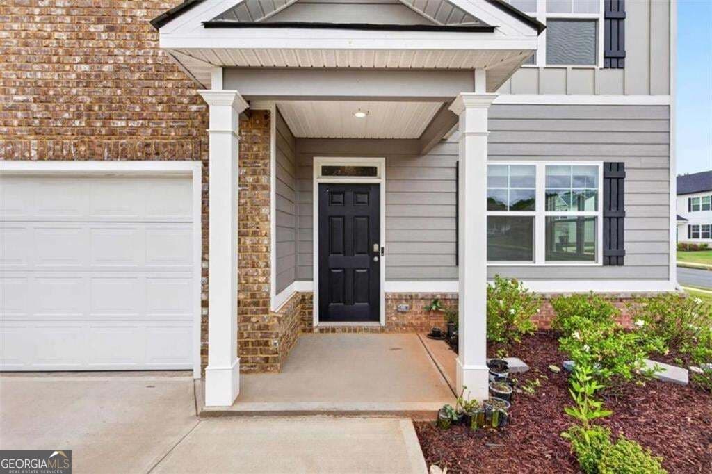 5 bedroom, 3 bathroom, 2,511 sq ft single family residence for sale at 155 Amberjack Trail, Covington, GA 30016 — photo 3