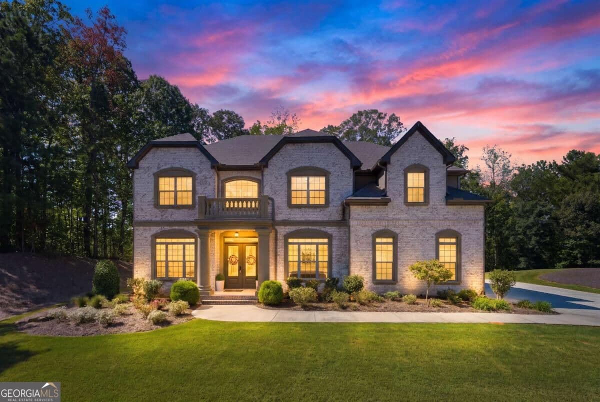 5 bedroom, 4.5 bathroom, 4,178 sq ft single family residence for sale at 2139 Calverton Lane, Atlanta, GA 30331 — photo 2