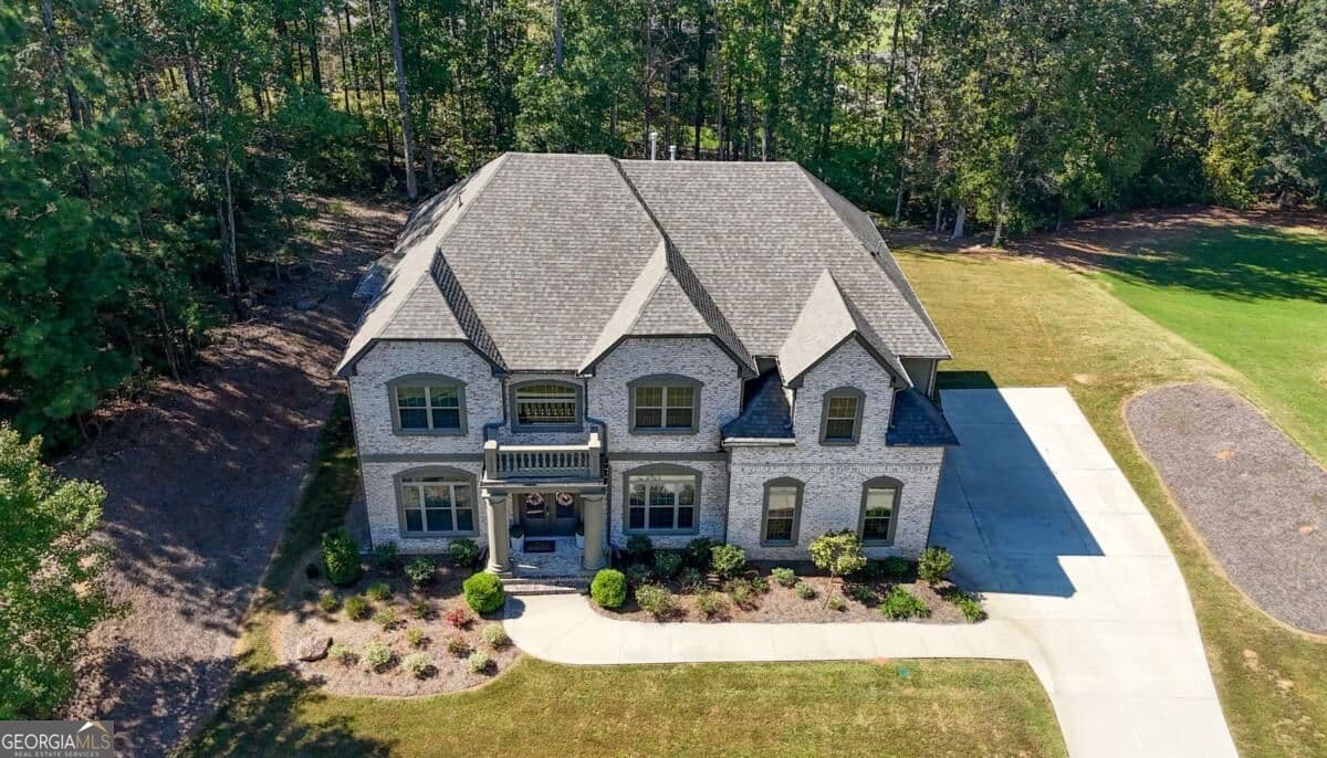 5 bedroom, 4.5 bathroom, 4,178 sq ft single family residence for sale at 2139 Calverton Lane, Atlanta, GA 30331 — photo 3