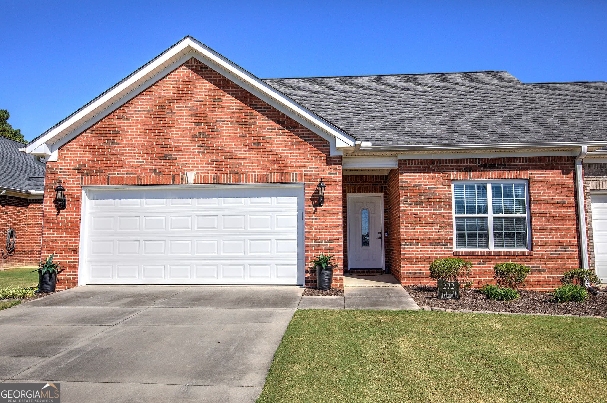 3 bedroom, 2 bathroom, 1,827 sq ft townhouse for sale at 272 Blackwood Place, Calhoun, GA 30701 — photo 2