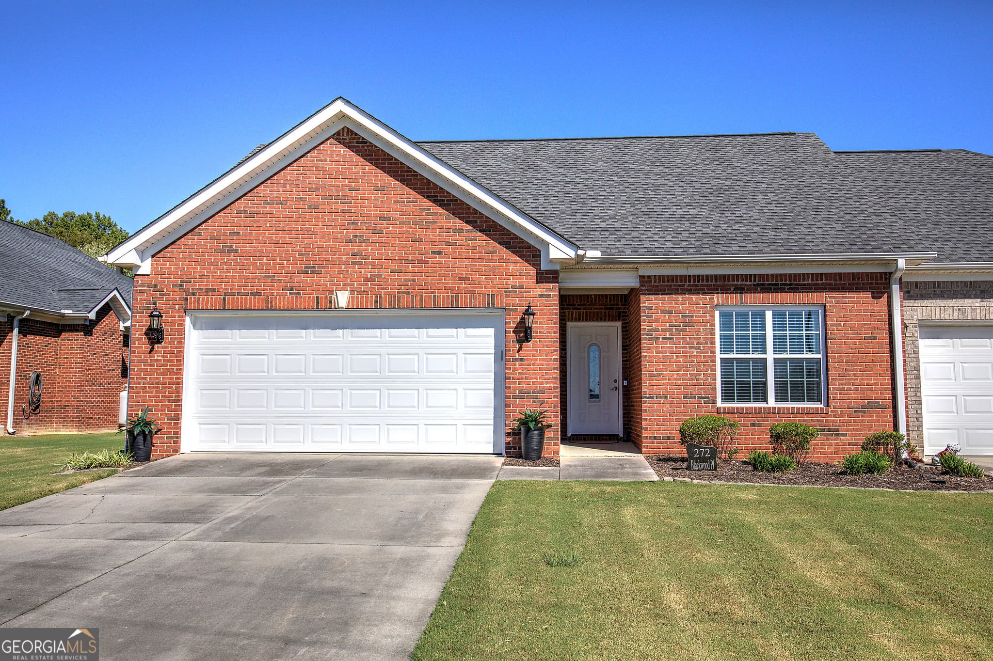 3 bedroom, 2 bathroom, 1,827 sq ft townhouse for sale at 272 Blackwood Place, Calhoun, GA 30701 — photo 1 of 46