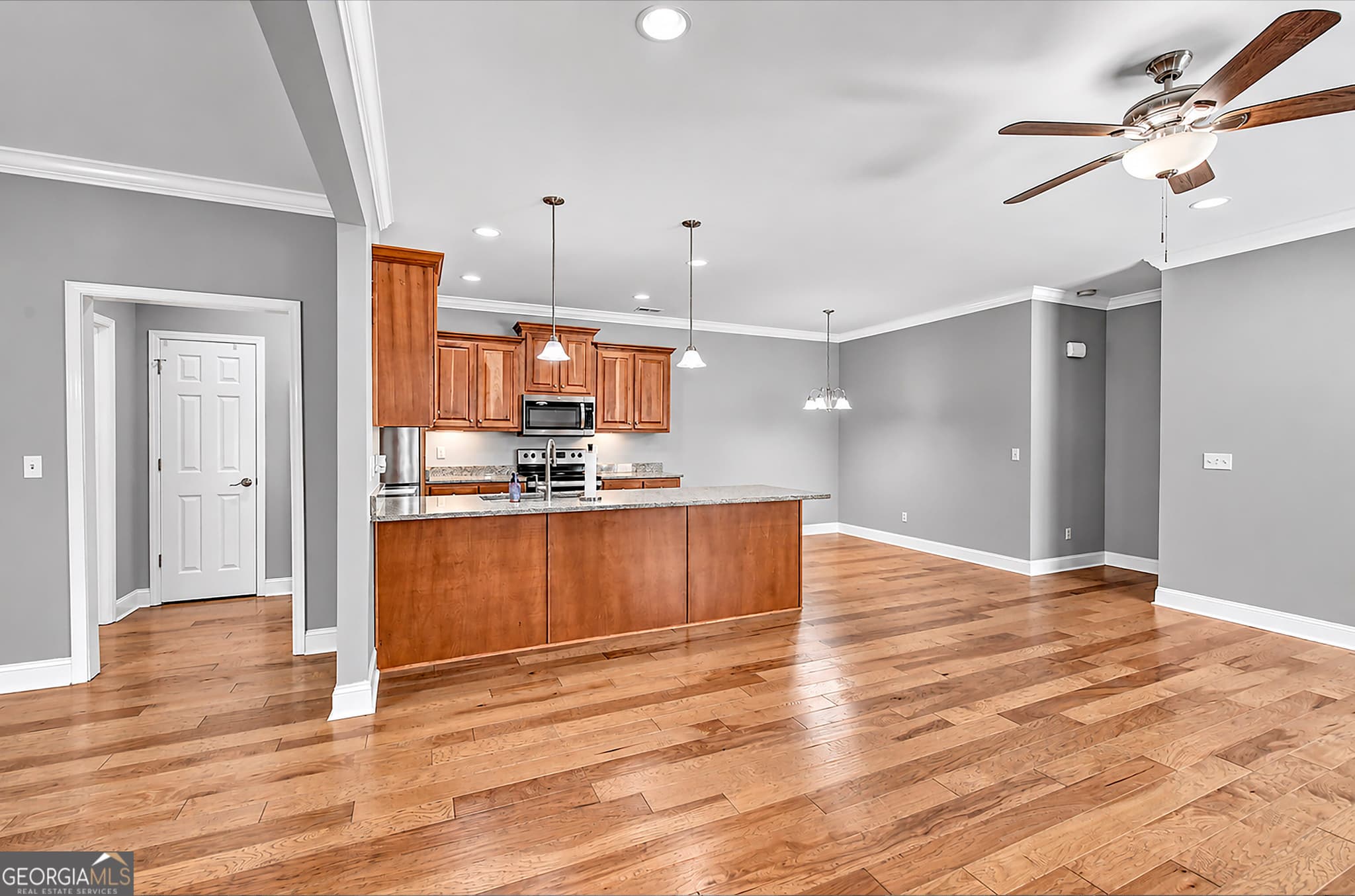 3 bedroom, 2 bathroom, 1,827 sq ft townhouse for sale at 272 Blackwood Place, Calhoun, GA 30701 — photo 5