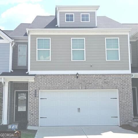3 bedroom, 2.5 bathroom, 1,882 sq ft townhouse for sale at 233 Switcher Court, Union City, GA 30291 — photo 2