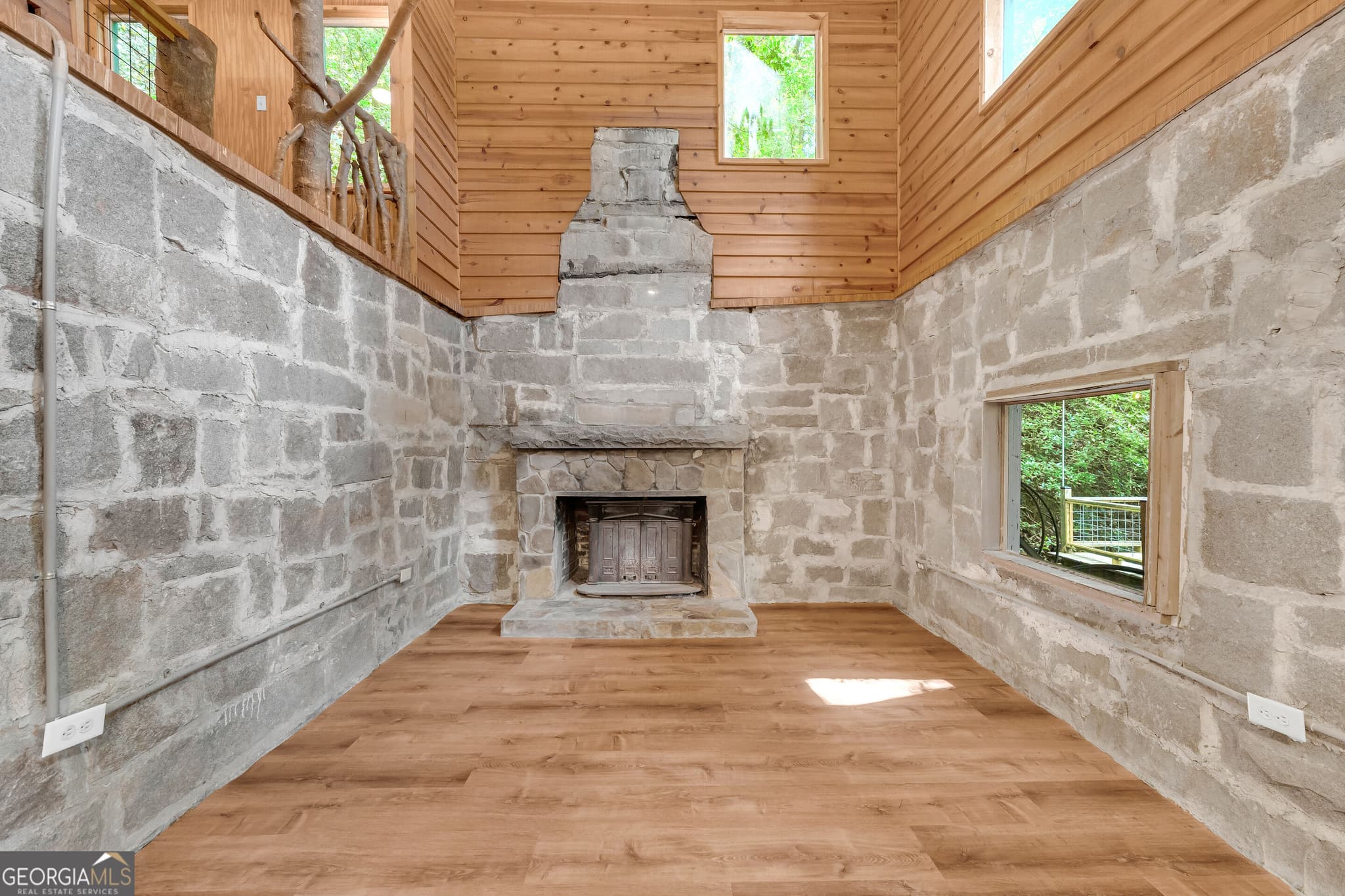 3 bedroom, 2 bathroom, 1,259 sq ft cabin,single family residence for sale at 4305 Yonah Dam Road, Toccoa, GA 30577 — photo 10