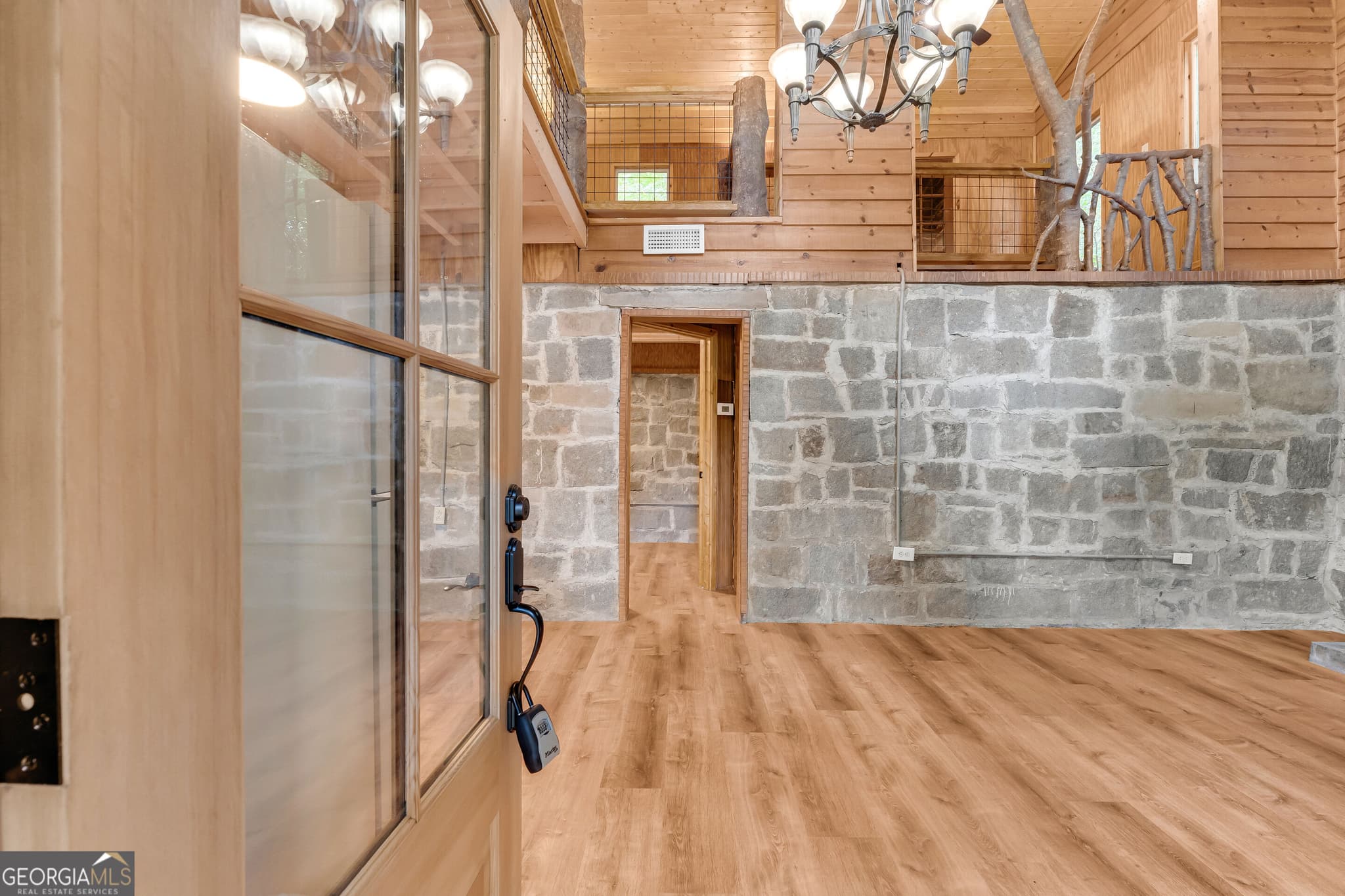 3 bedroom, 2 bathroom, 1,259 sq ft cabin,single family residence for sale at 4305 Yonah Dam Road, Toccoa, GA 30577 — photo 8