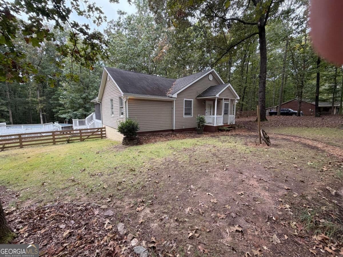 3 bedroom, 2 bathroom, 1,555 sq ft single family residence for sale at 832 Country Club Road, Newnan, GA 30263