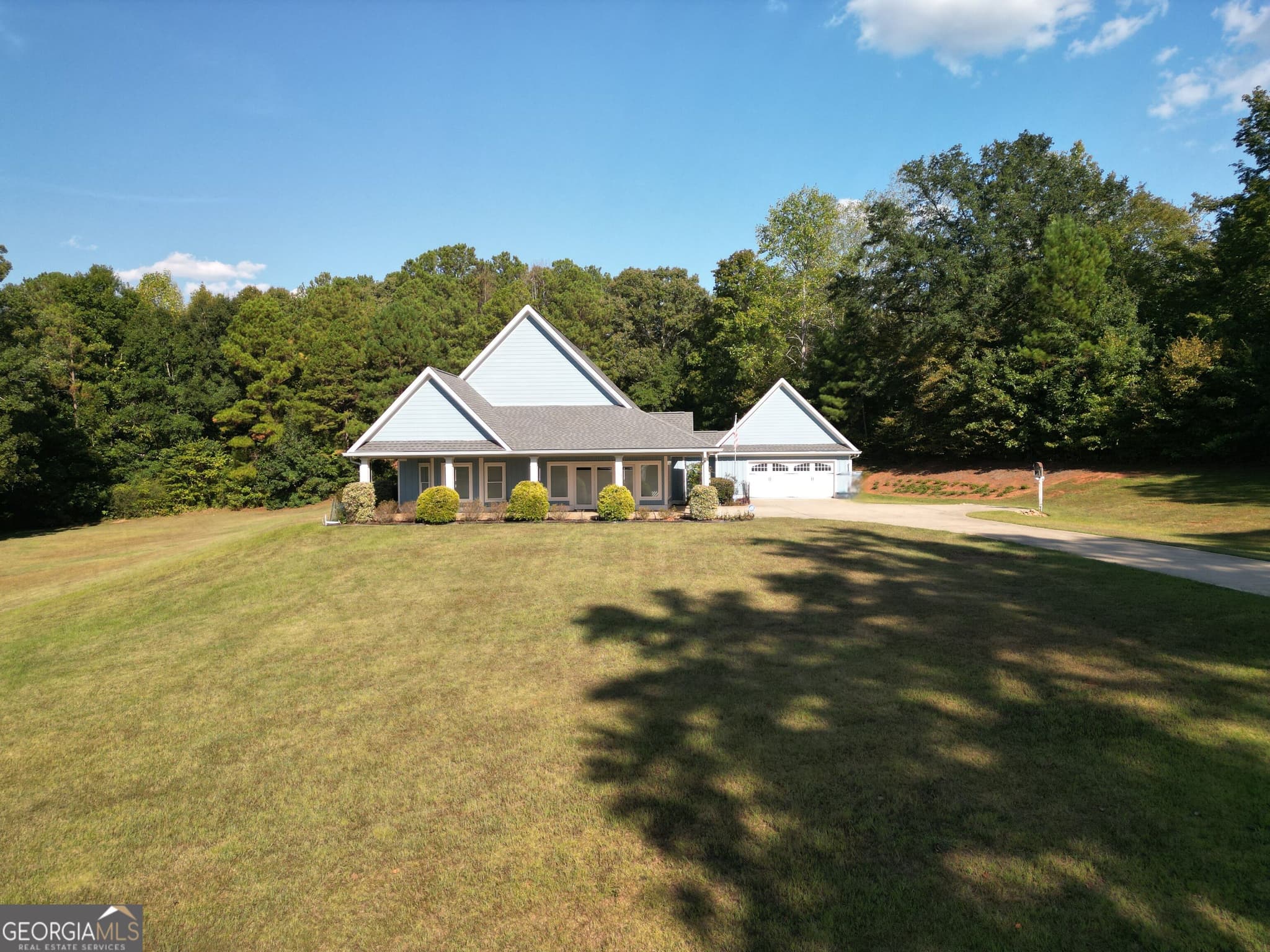 3 bedroom, 2.5 bathroom, 2,060 sq ft single family residence for sale at 340 Thomas Drive, Eatonton, GA 31024 — photo 2
