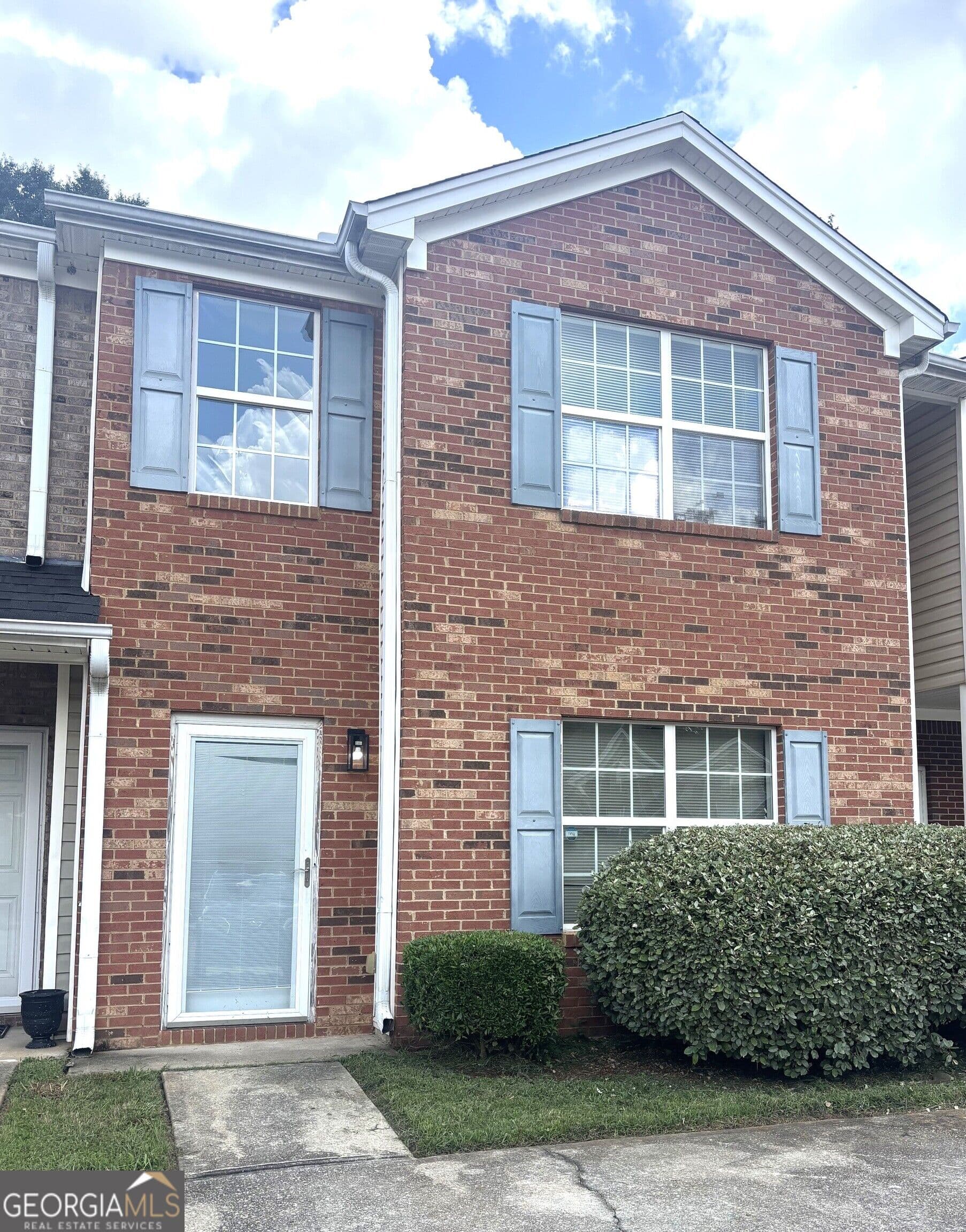 2 bedroom, 2.5 bathroom townhouse for rent at 1560 Eastern Sunrise Lne, Decatur, GA 30034 for $1,800 a month — photo 1 of 22