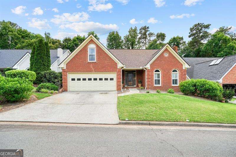 3 bedroom, 3.5 bathroom, 4,408 sq ft single family residence sold at 300 Shelli Lane, Roswell, GA 30075