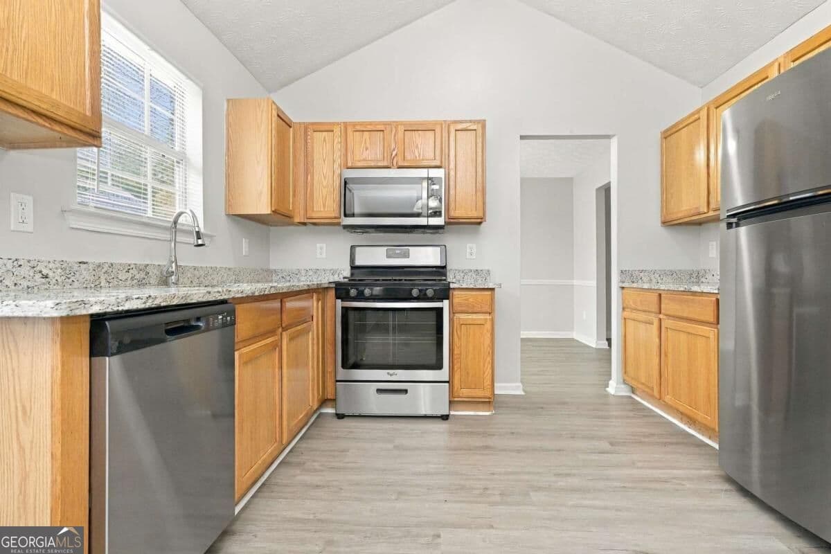 3 bedroom, 2.5 bathroom single family residence for rent at 2079 Sugar Creek Fal Court, Atlanta, GA 30316 for $2,135 a month — photo 3
