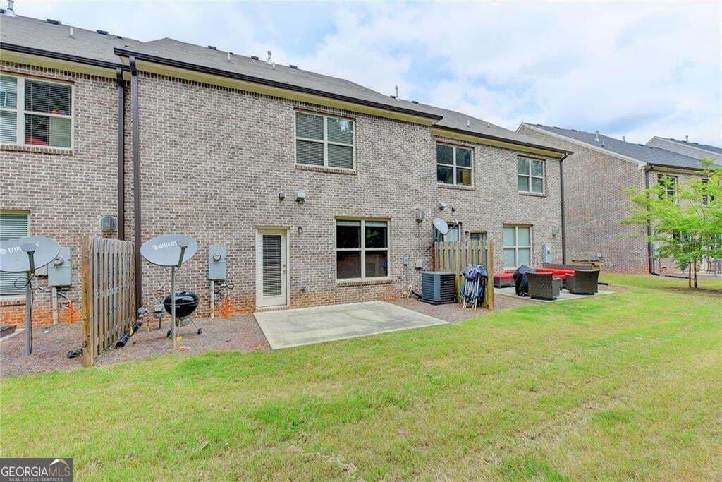 3 bedroom, 2.5 bathroom, 2,100 sq ft townhouse for rent at 5605 Bright Cross Way, Suwanee, GA 30024 for $2,500 a month — photo 3