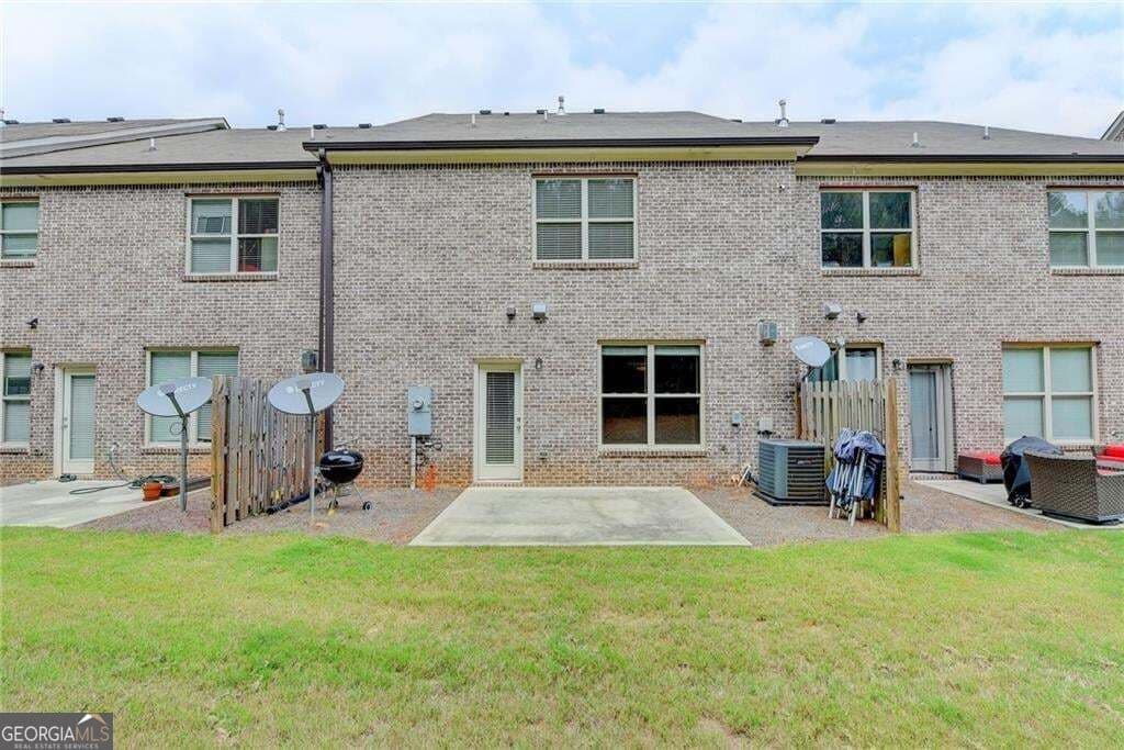 3 bedroom, 2.5 bathroom, 2,100 sq ft townhouse for rent at 5605 Bright Cross Way, Suwanee, GA 30024 for $2,500 a month — photo 4
