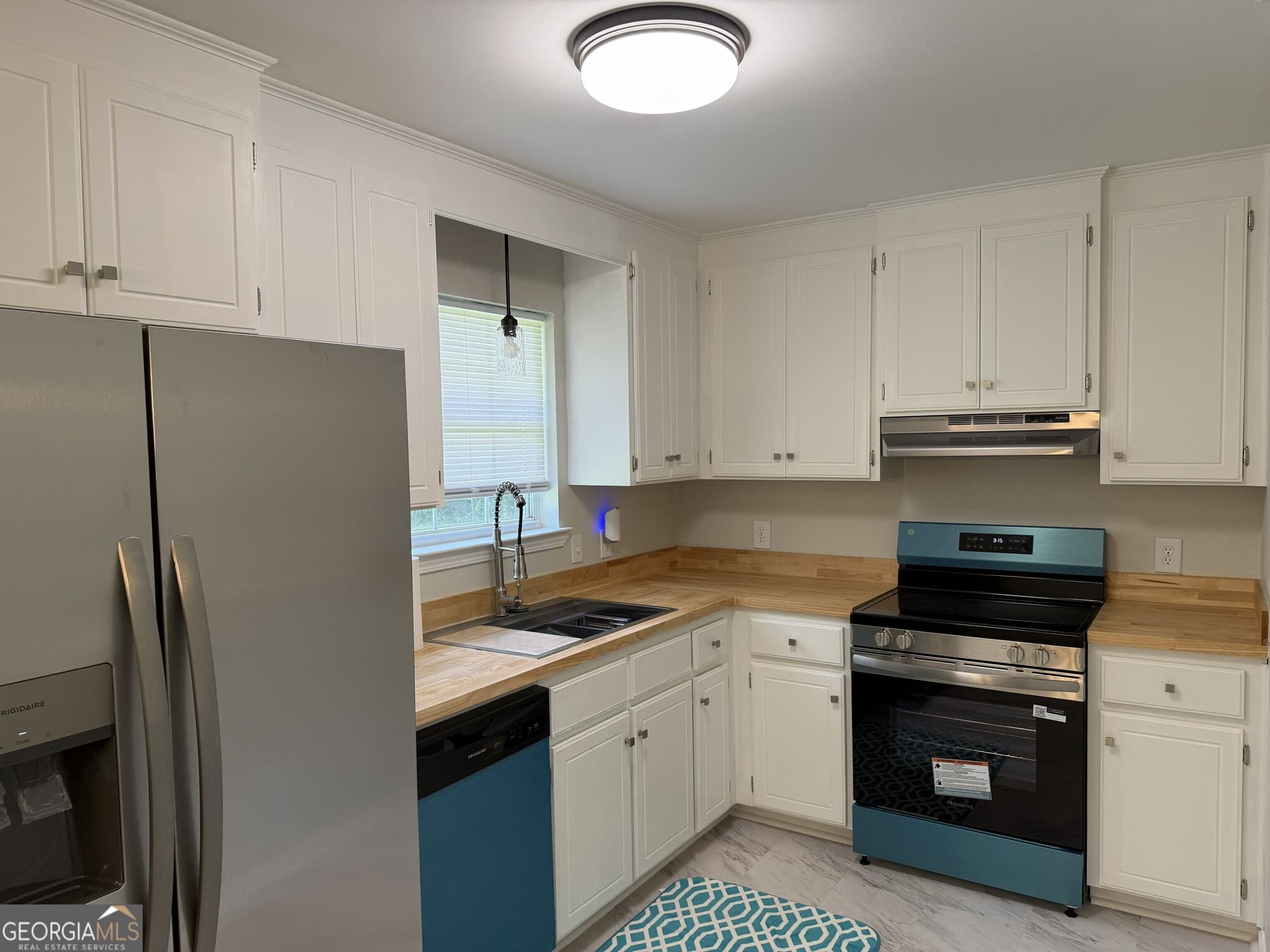 4 bedroom, 2 bathroom, 1,464 sq ft single family residence for sale at 17930 Cedar Springs Road, Blakely, GA 39823 — photo 3