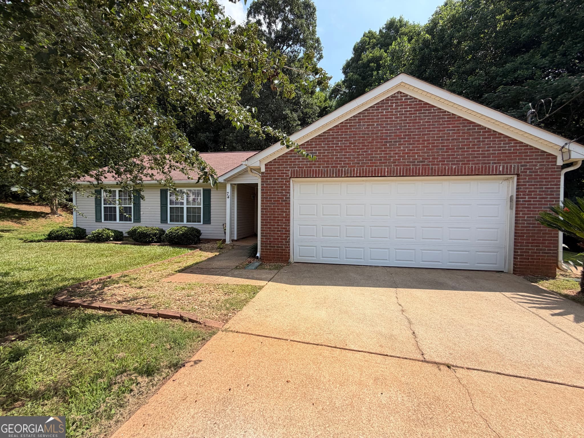 3 bedroom, 2 bathroom, 1,140 sq ft single family residence for sale at 74 Canterbury Drive, Grantville, GA 30220