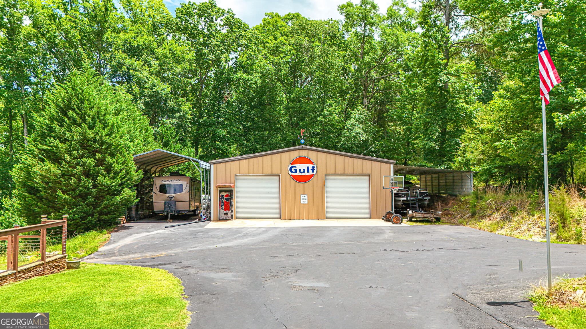 3 bedroom, 2.5 bathroom, 1,860 sq ft single family residence for sale at 11 Edgewater Court, Griffin, GA 30223 — photo 7