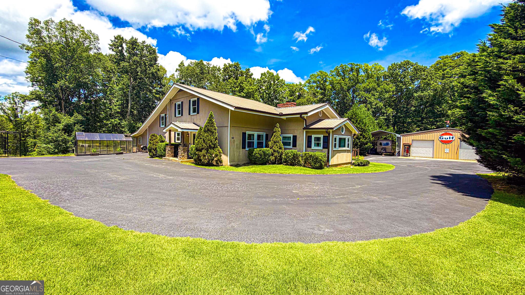 3 bedroom, 2.5 bathroom, 1,860 sq ft single family residence for sale at 11 Edgewater Court, Griffin, GA 30223 — photo 3