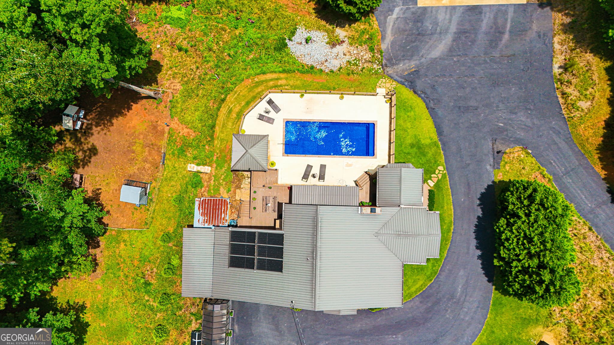 3 bedroom, 2.5 bathroom, 1,860 sq ft single family residence for sale at 11 Edgewater Court, Griffin, GA 30223 — photo 9