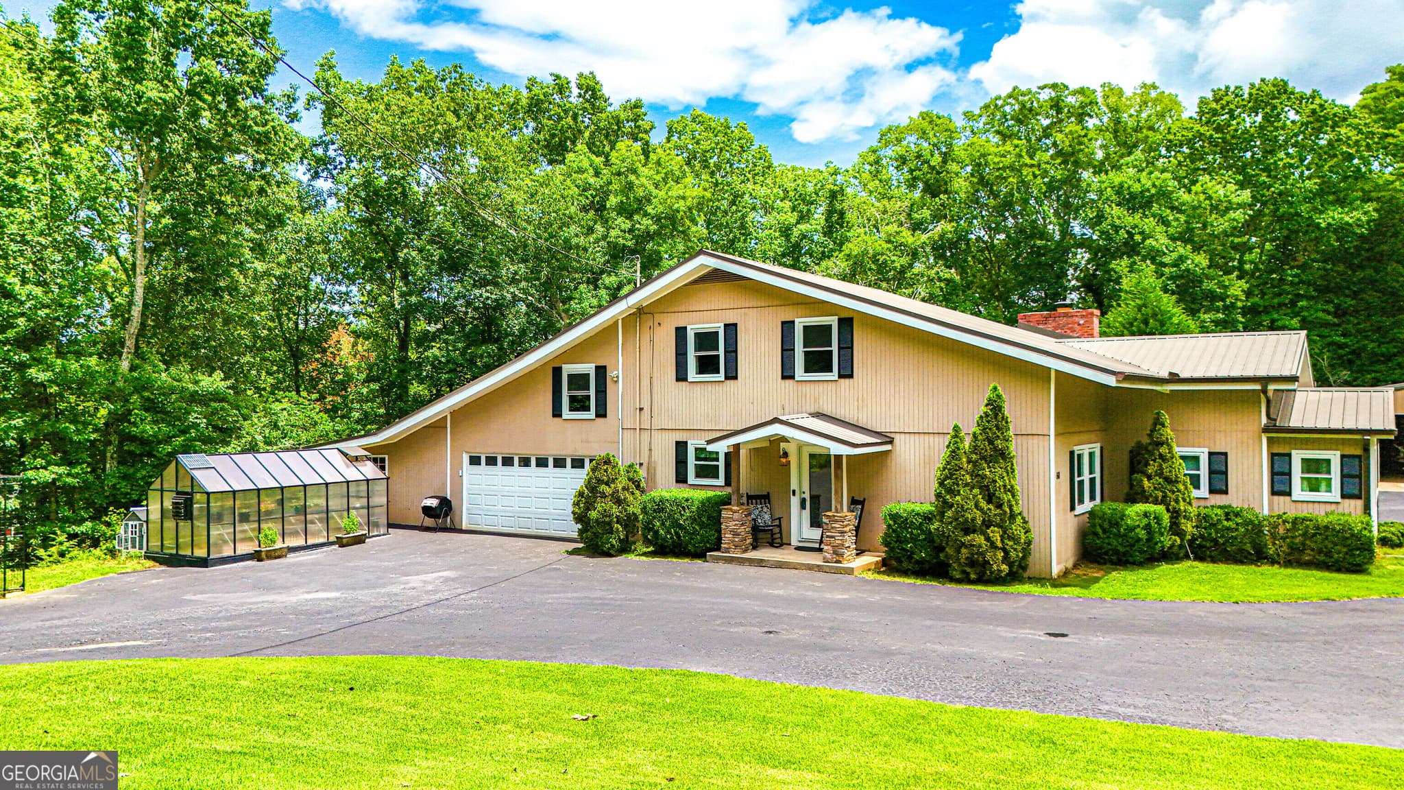3 bedroom, 2.5 bathroom, 1,860 sq ft single family residence for sale at 11 Edgewater Court, Griffin, GA 30223 — photo 8