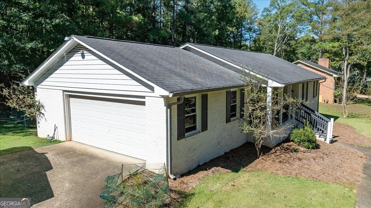 3 bedroom, 2 bathroom, 1,406 sq ft single family residence for sale at 365 Providence Road, Athens, GA 30606 — photo 2