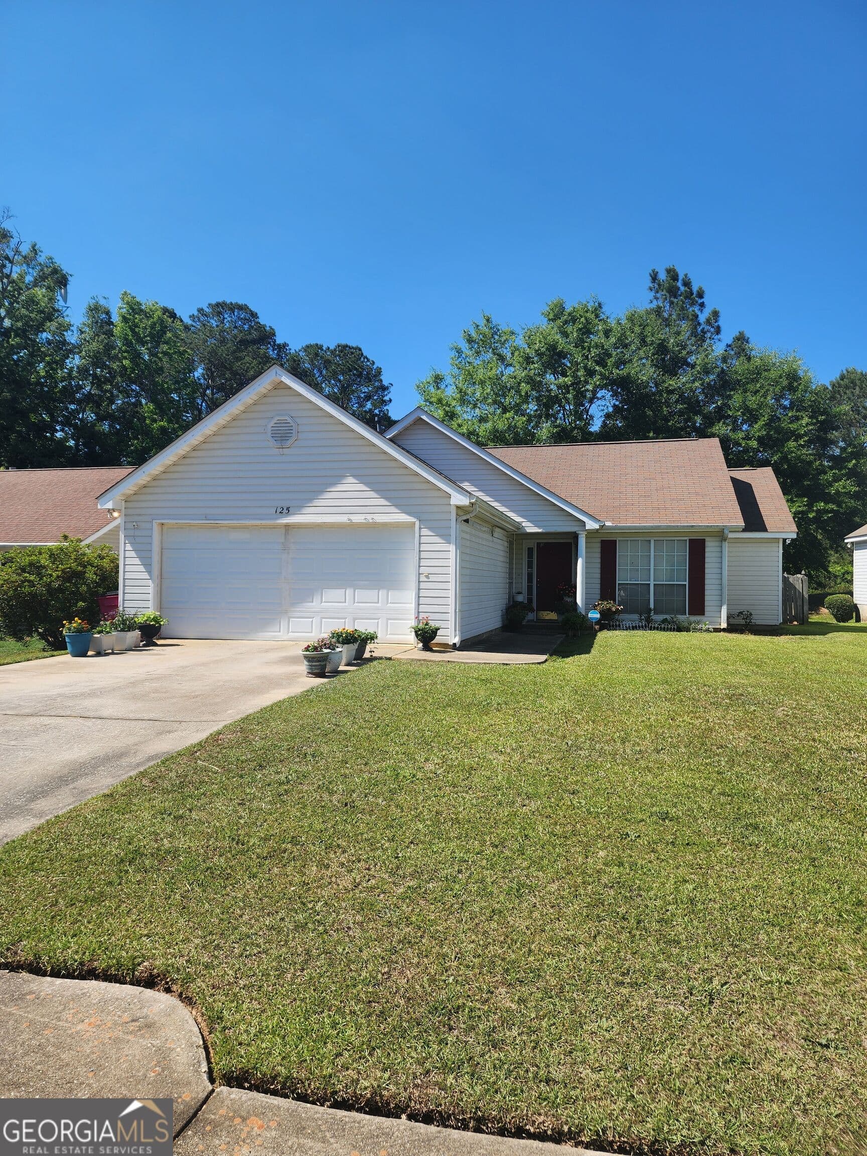 3 bedroom, 2 bathroom, 1,412 sq ft single family residence for sale at 125 Crest Mont Drive, Macon, GA 31206 — photo 2