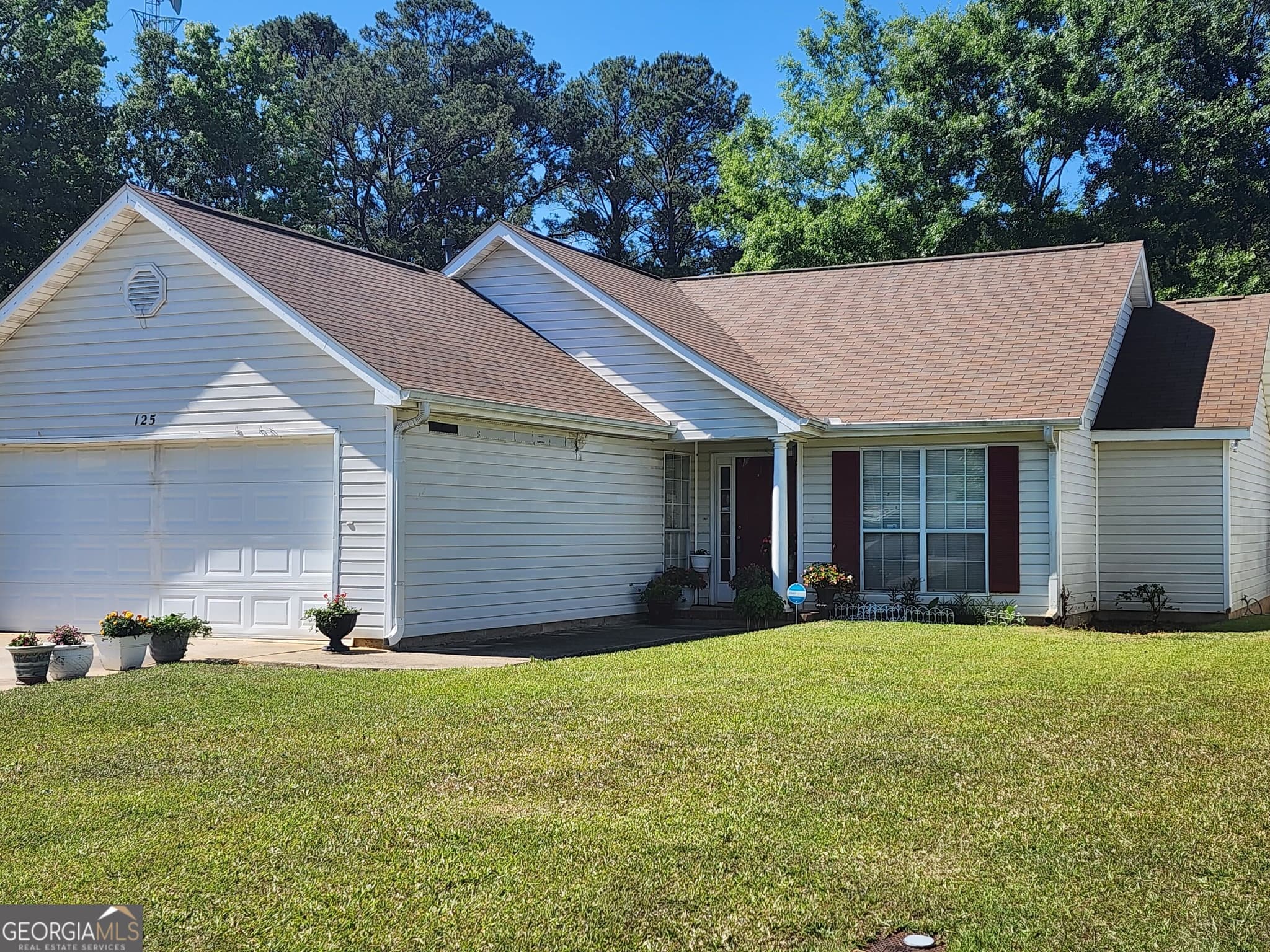 3 bedroom, 2 bathroom, 1,412 sq ft single family residence for sale at 125 Crest Mont Drive, Macon, GA 31206 — photo 3