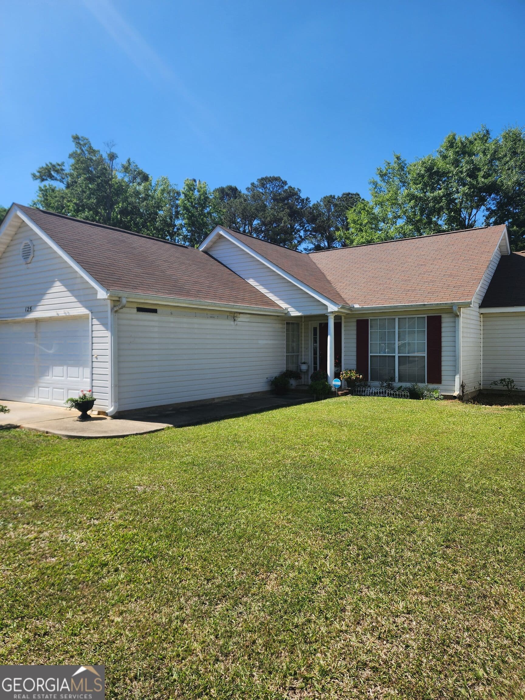 3 bedroom, 2 bathroom, 1,412 sq ft single family residence for sale at 125 Crest Mont Drive, Macon, GA 31206 — photo 1 of 23
