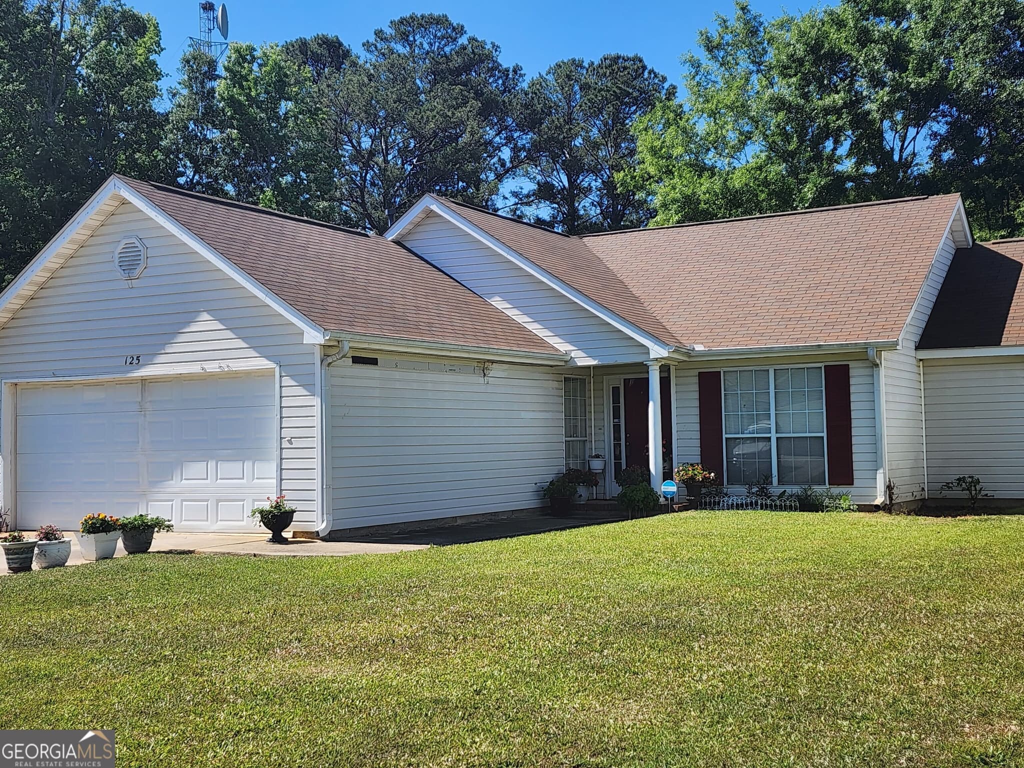 3 bedroom, 2 bathroom, 1,412 sq ft single family residence for sale at 125 Crest Mont Drive, Macon, GA 31206 — photo 4