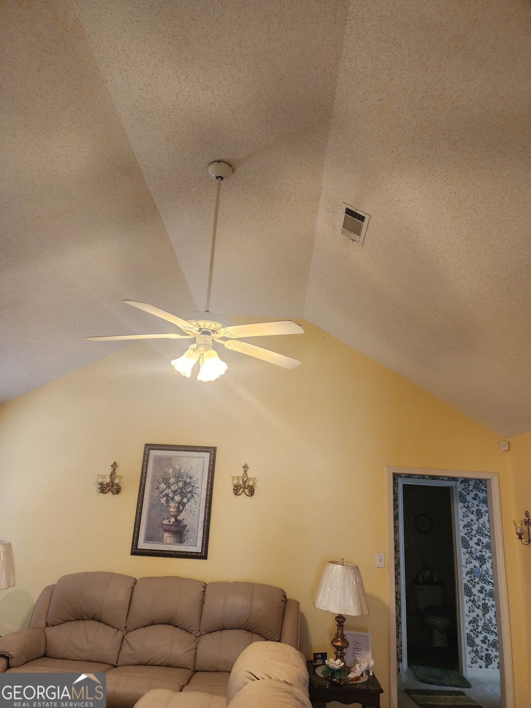 3 bedroom, 2 bathroom, 1,412 sq ft single family residence for sale at 125 Crest Mont Drive, Macon, GA 31206 — photo 8