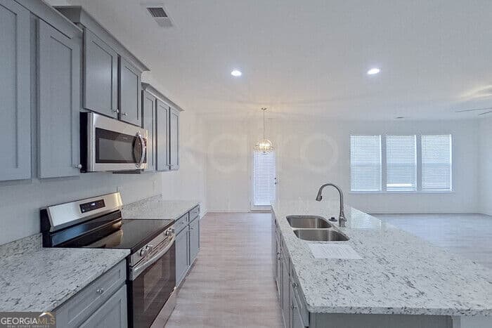 4 bedroom, 3 bathroom, 2,517 sq ft single family residence for rent at 120 English Oak Lane, Warner Robins, GA 31093 for $2,525 a month — photo 6