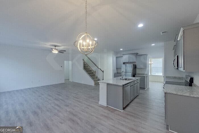 4 bedroom, 3 bathroom, 2,517 sq ft single family residence for rent at 120 English Oak Lane, Warner Robins, GA 31093 for $2,525 a month — photo 3