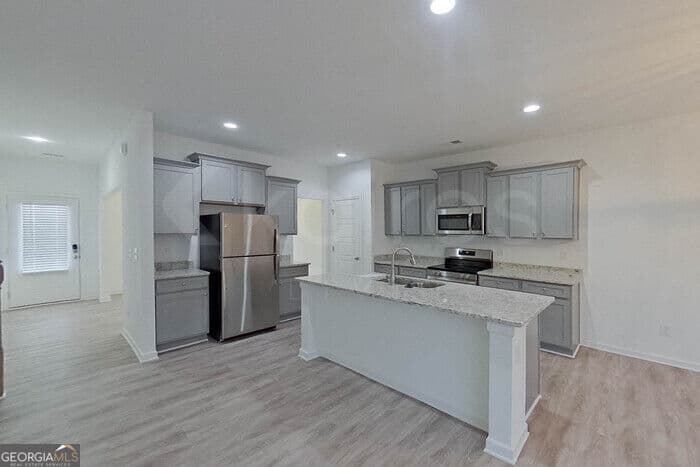 4 bedroom, 3 bathroom, 2,517 sq ft single family residence for rent at 120 English Oak Lane, Warner Robins, GA 31093 for $2,525 a month — photo 4