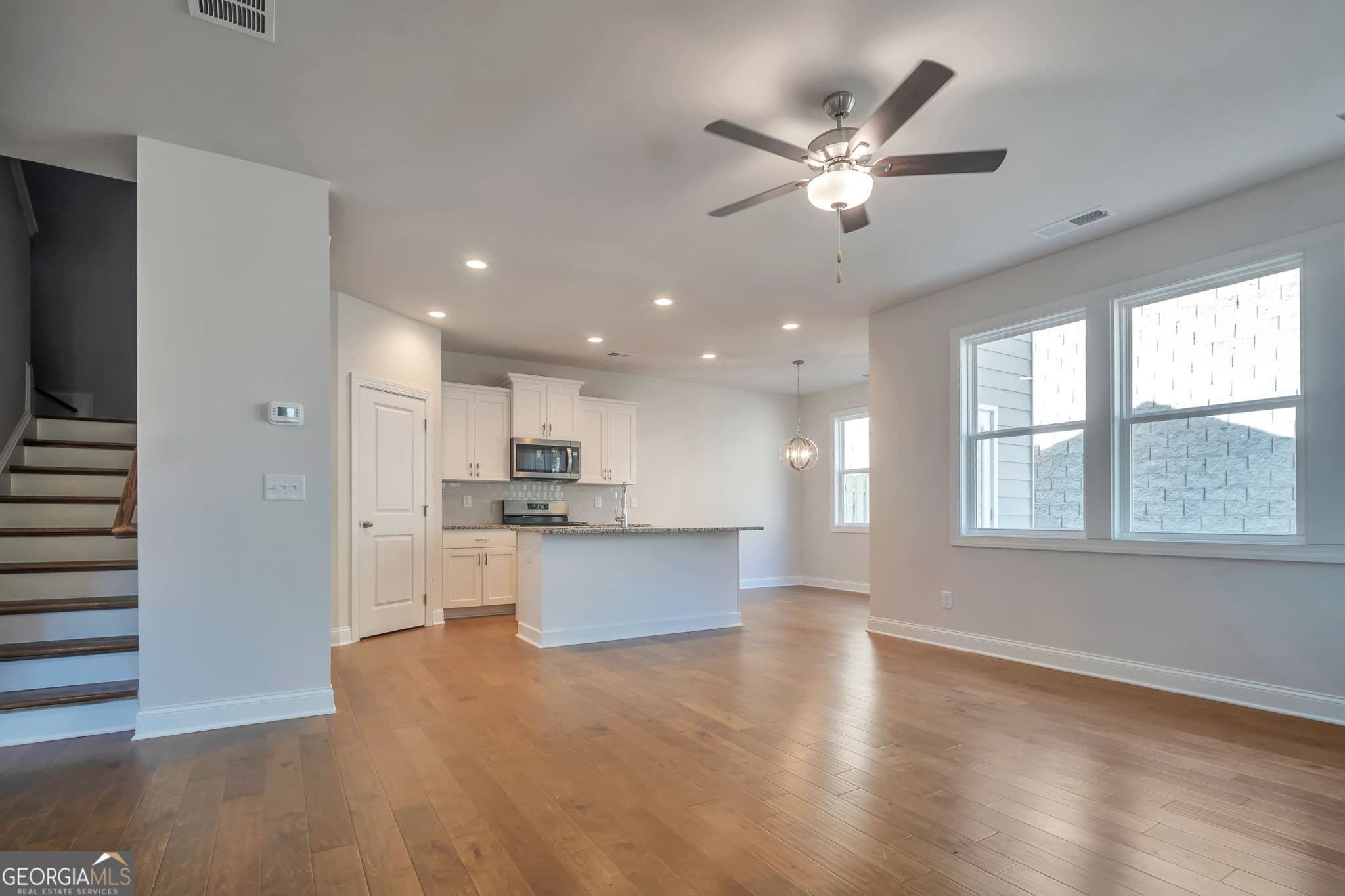 3 bedroom, 2.5 bathroom townhouse for sale at 336 Lakeside Court, Canton, GA 30114 — photo 6