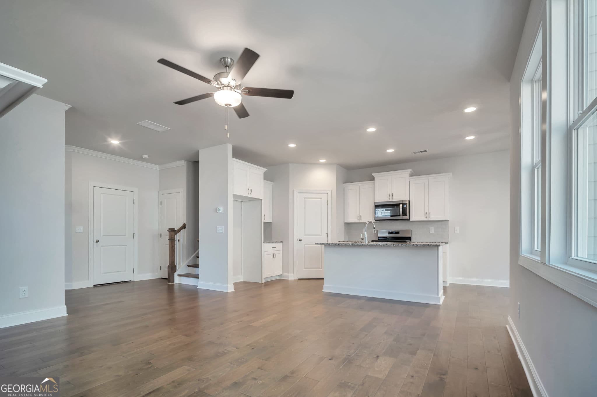 3 bedroom, 2.5 bathroom townhouse for sale at 336 Lakeside Court, Canton, GA 30114 — photo 7